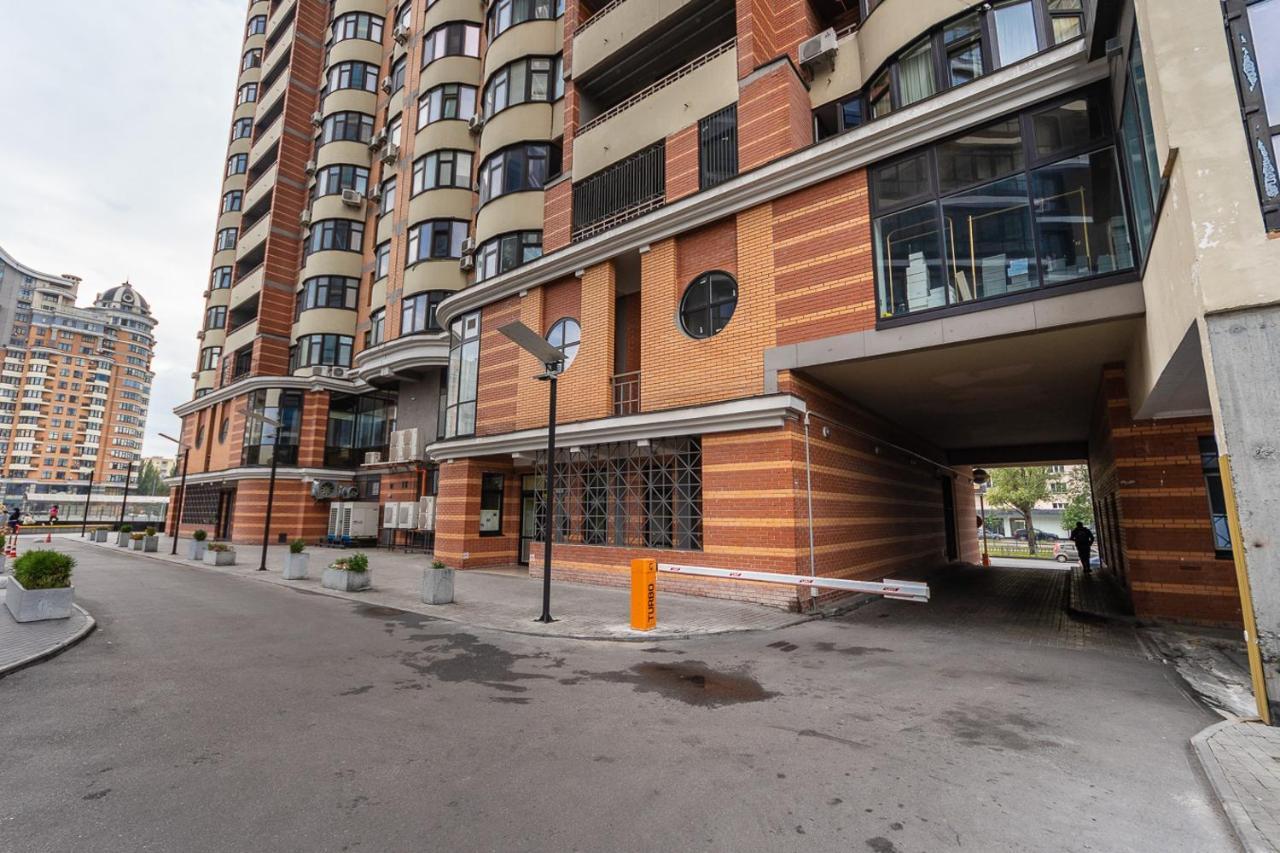 New Building Near Arena City Lesi Ukrainky 7A Κίεβο Εξωτερικό φωτογραφία